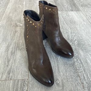 ALBERTO TORRESI SIZE 6 LEATHER HEALED BOOTIES